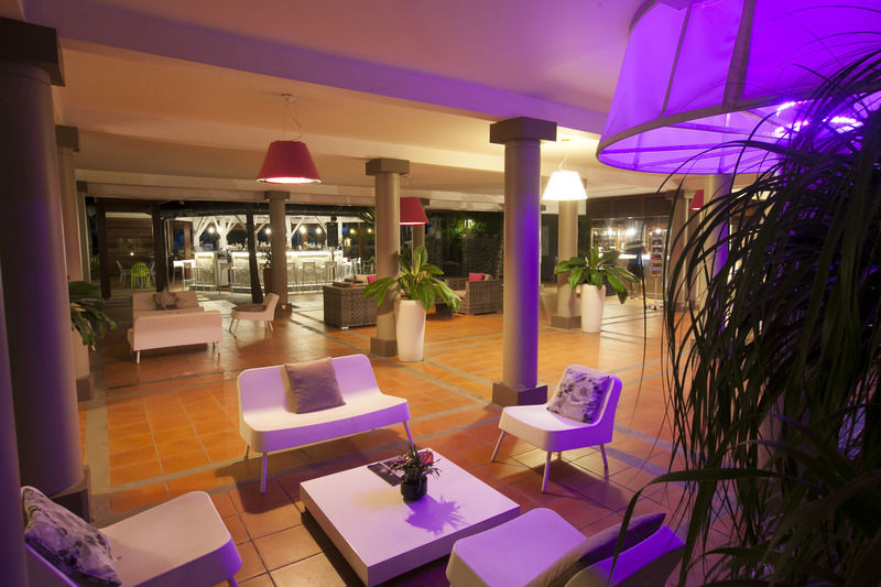 Hotel Les Creoles Saint-Gilles-les-Bains Buitenkant foto