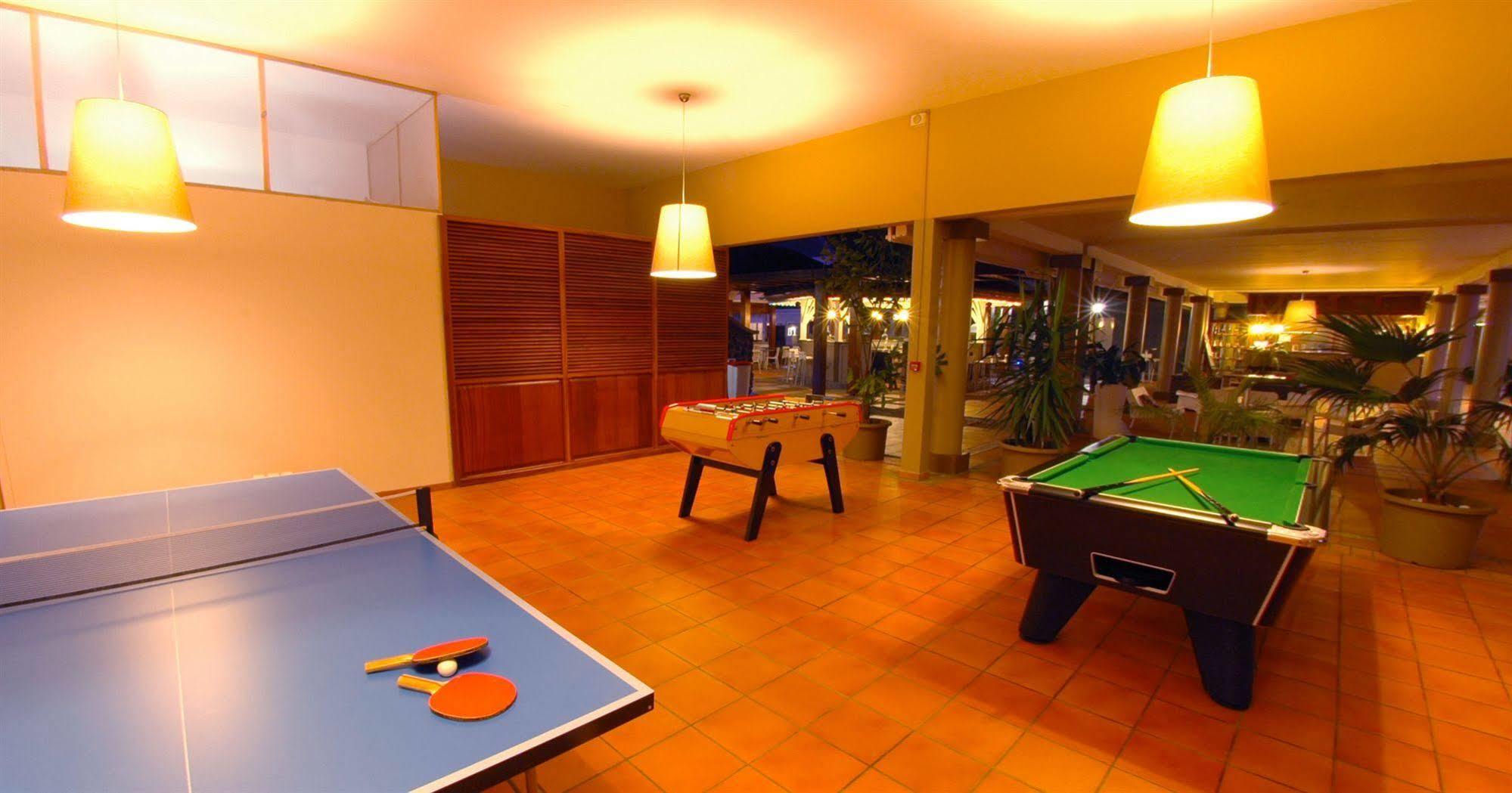 Hotel Les Creoles Saint-Gilles-les-Bains Buitenkant foto