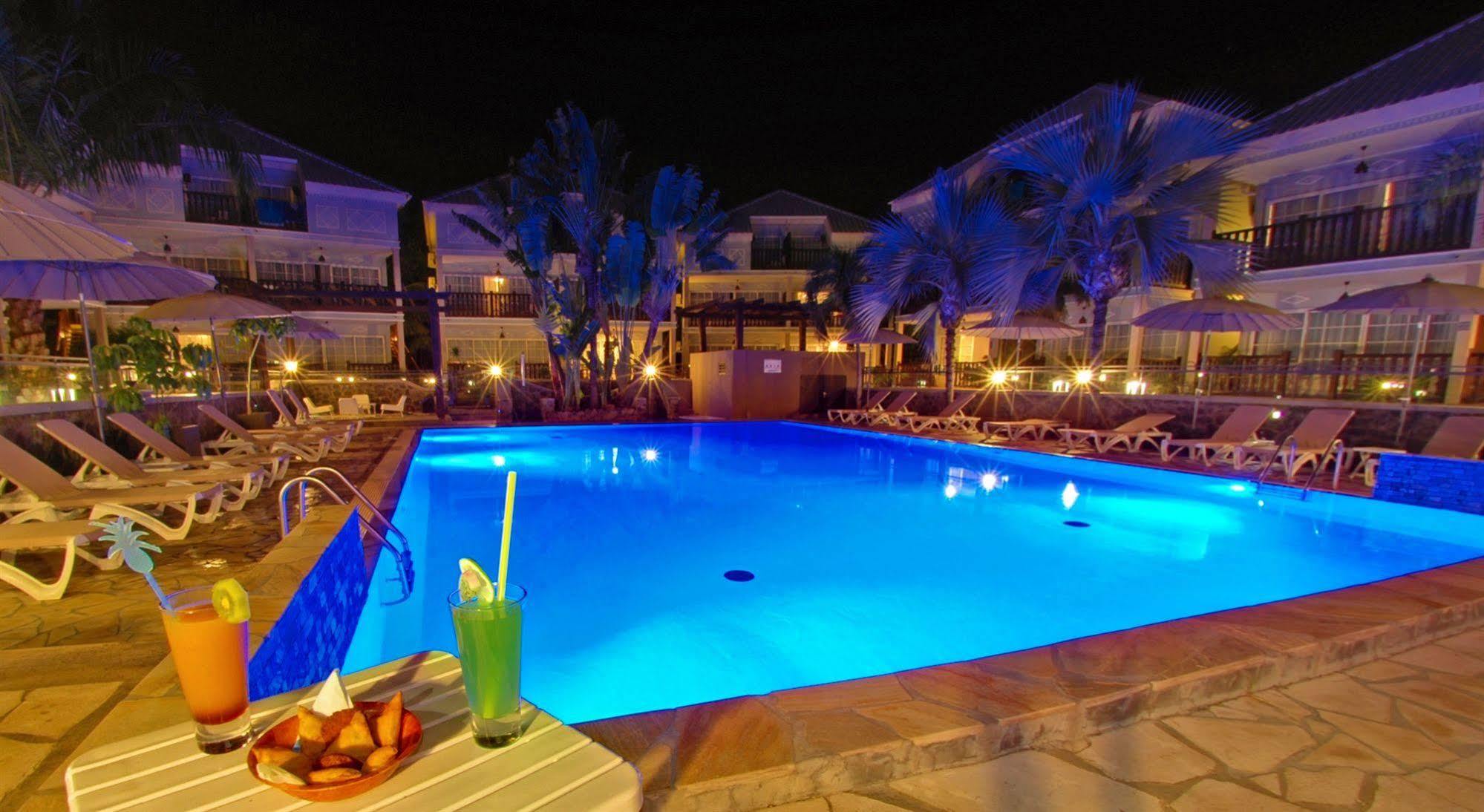 Hotel Les Creoles Saint-Gilles-les-Bains Buitenkant foto