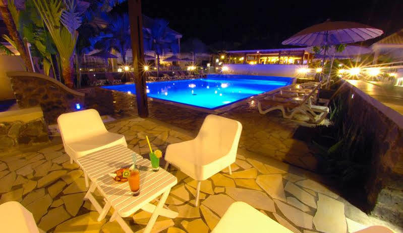 Hotel Les Creoles Saint-Gilles-les-Bains Buitenkant foto